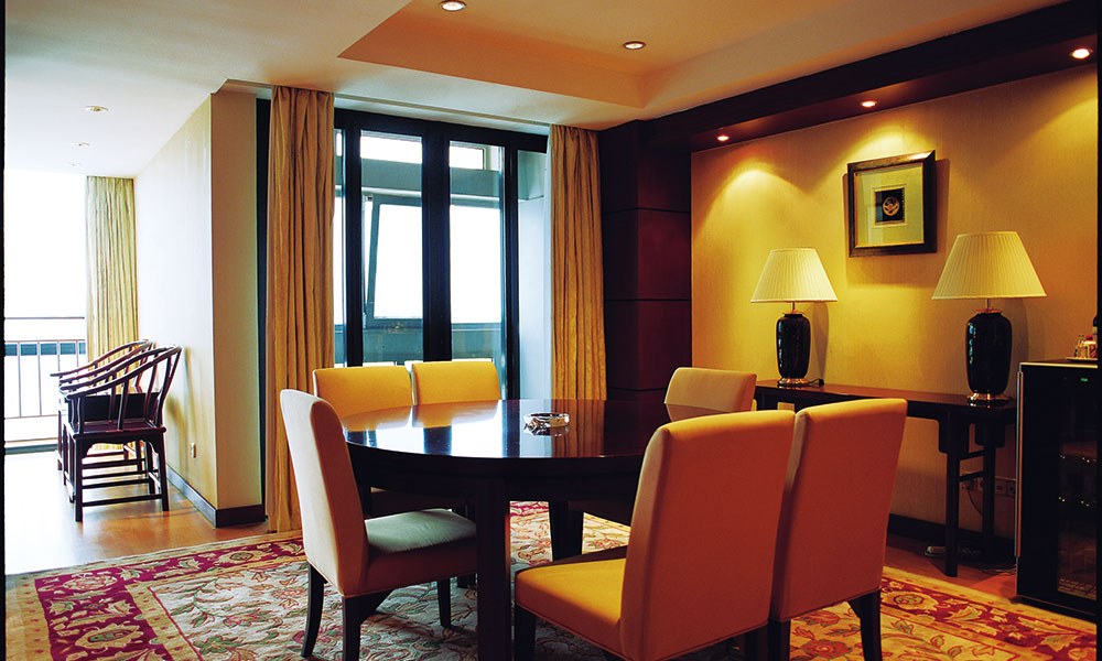 實木酒店套房家具為什么一定要留縫？