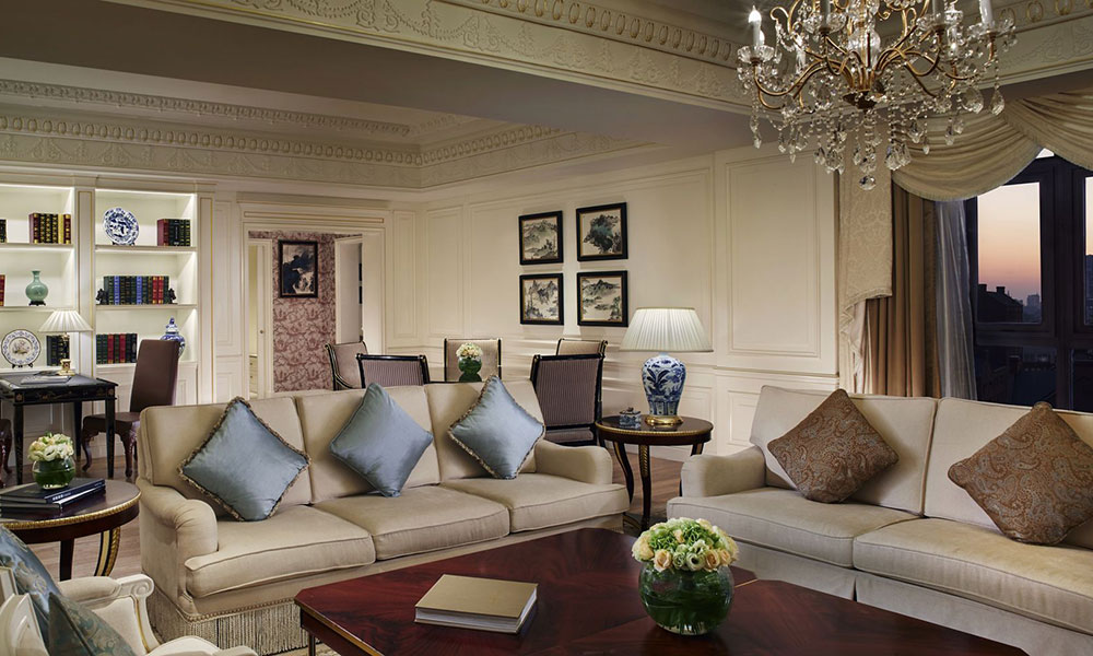 五星級酒店家具應(yīng)根據(jù)不同的材料選擇合適的維護(hù)方法