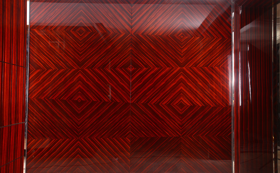 實木家具開裂怎么辦？保養(yǎng)實木定制訣竅很重要